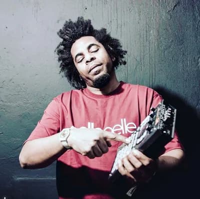 Artist Portrait Tikogo.